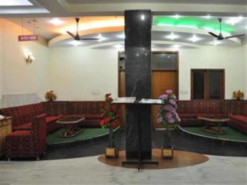 Hotel Oyo Silver Shine Near Gurudwara Shri Bangla Sahib 3*