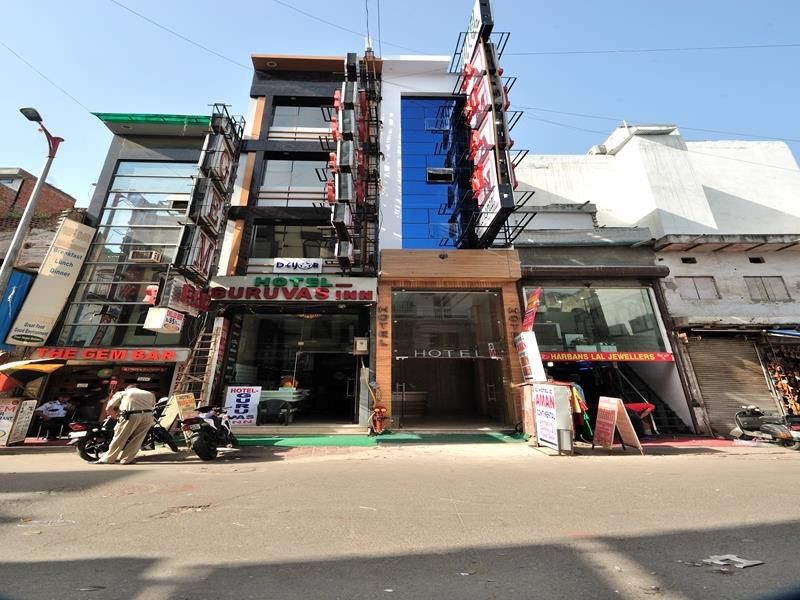 Hotel Aman Continental - 2mins From Railway Station And 5 Mins From Metro 3*
