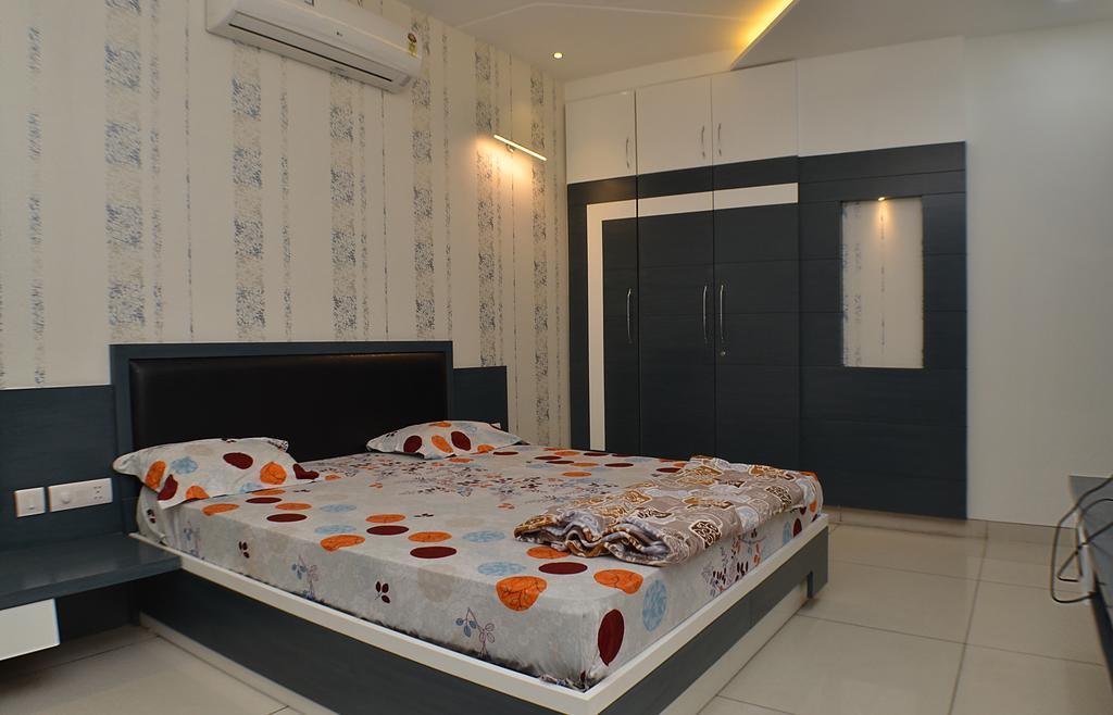 Luxury Apartment *