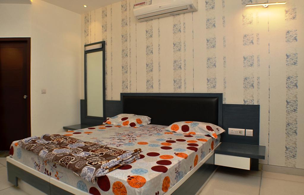 Luxury * New Delhi