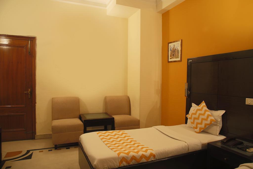 Hotel Fabhotel Regalia Gk1 3*