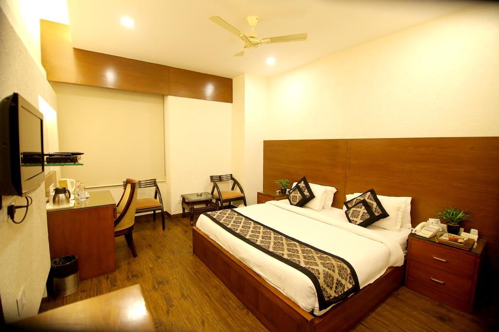 Hotel Chirag Residency