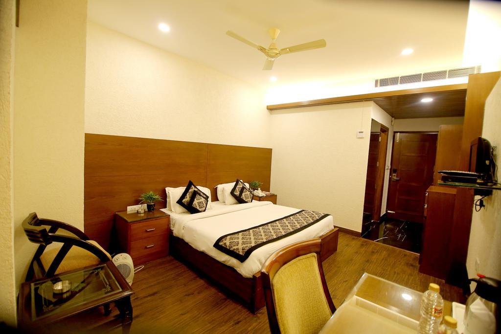 Chirag Residency Hotel 3*
