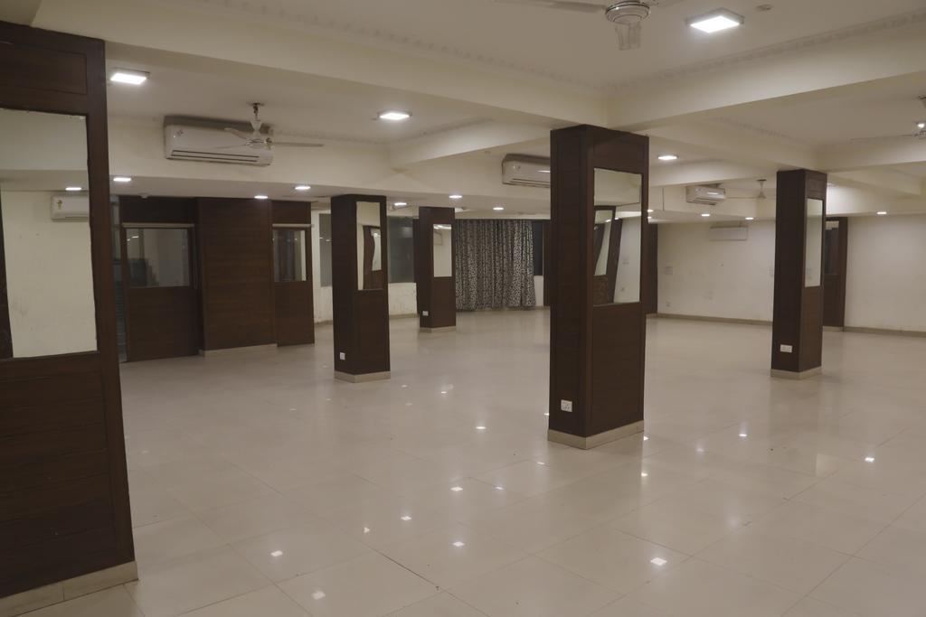 Flagship 9046 Hotel Metro Star Guest house