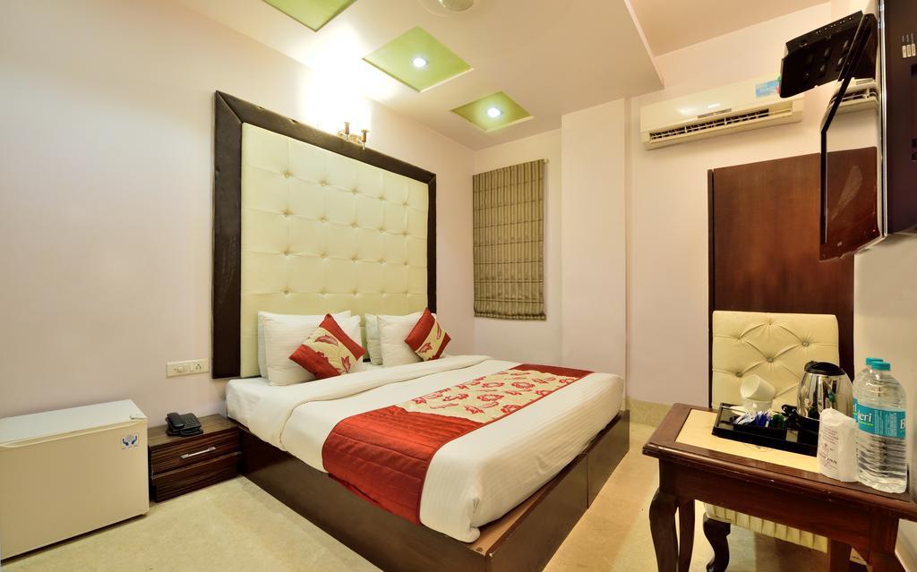 Hotel Taksh 3*