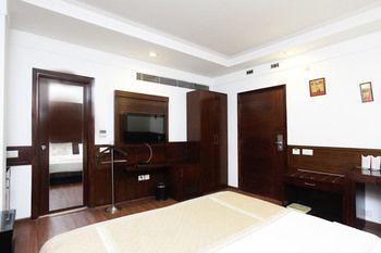 Oyo Malviya Nagar Market 3*
