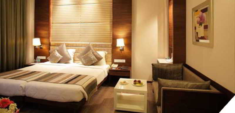 Oodles Hotel 4*