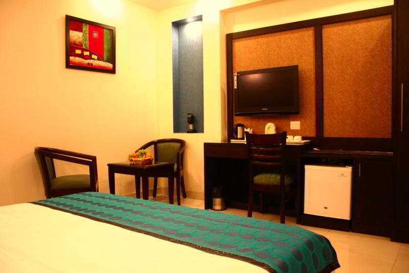 Saar Hotel 3*