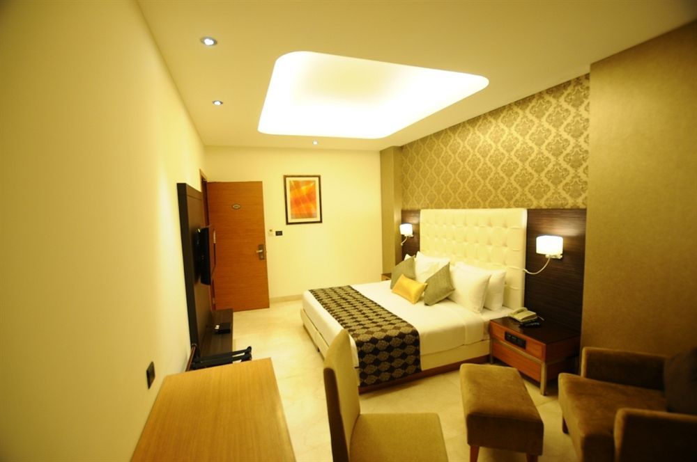 The Grand Orion - Greater Kailash Hotel