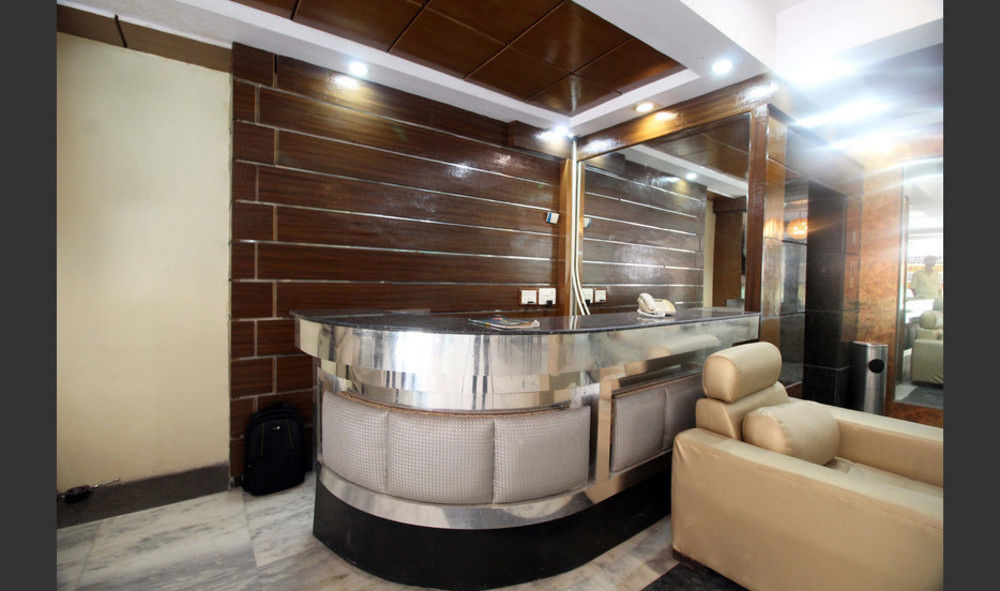 Hotel Delhi Heights 3*