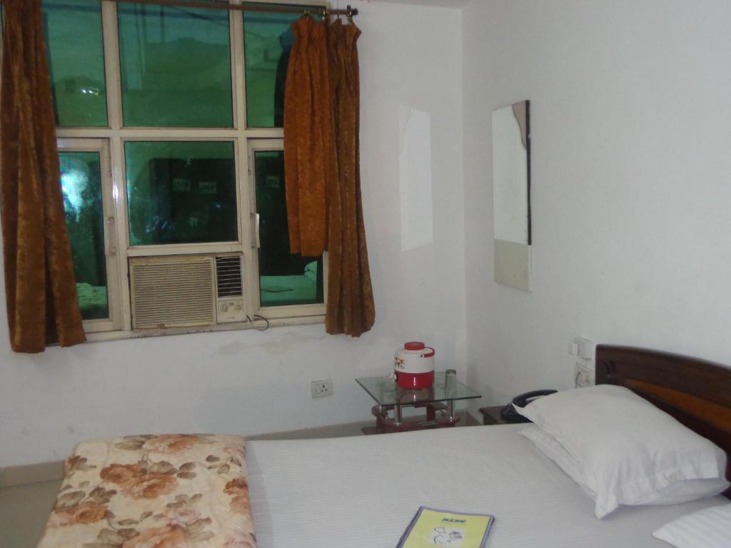 Hotel Hotel R S International @ Paharganj 2*