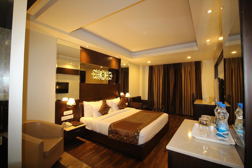 Golden Grand Hotel