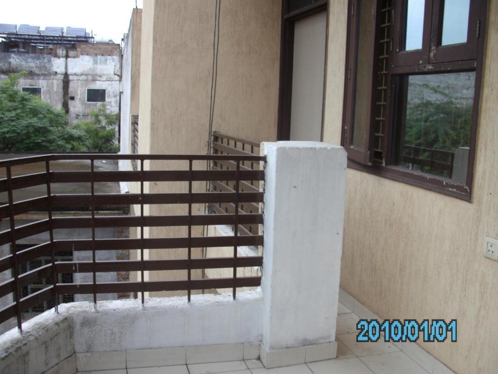 Airport Monarch Hotel 2*