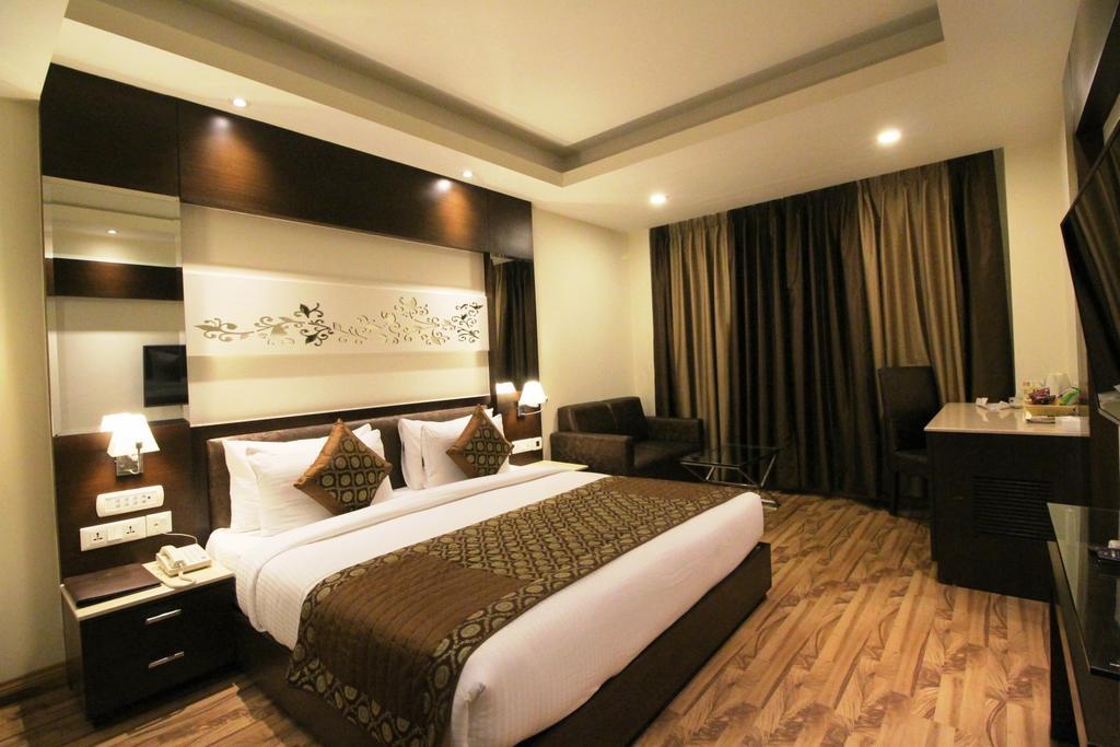 Golden Grand Hotel 4*