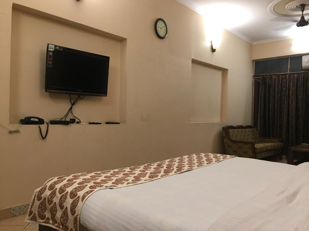 Ashu 3* Delhi (National Capital Territory of India)