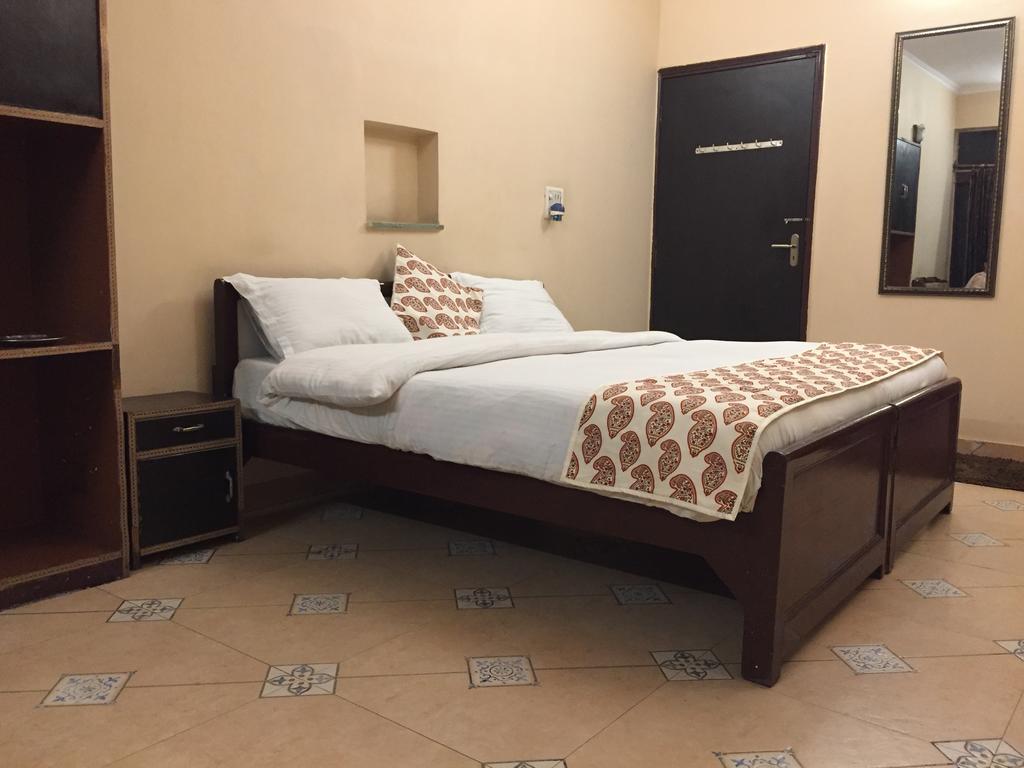 Ashu Guest house 3*
