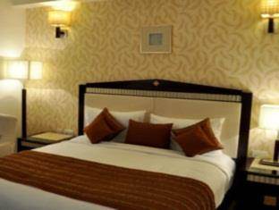 Hotel Venizia Sarovar Portico 4*