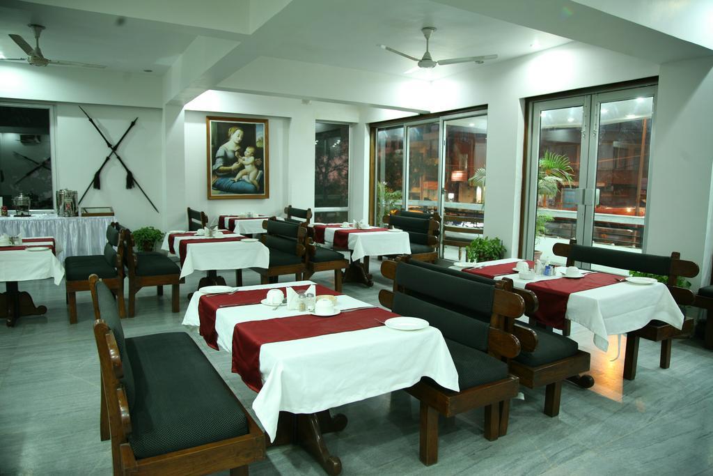 Hotel The Royal Residency 3*