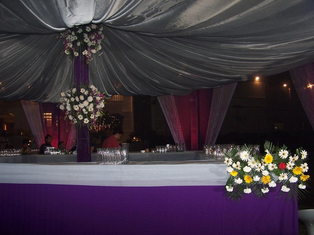 Lilywhite 3* New Delhi