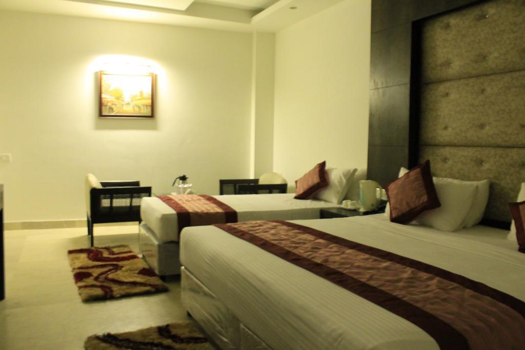 City Heights Hotel New Delhi