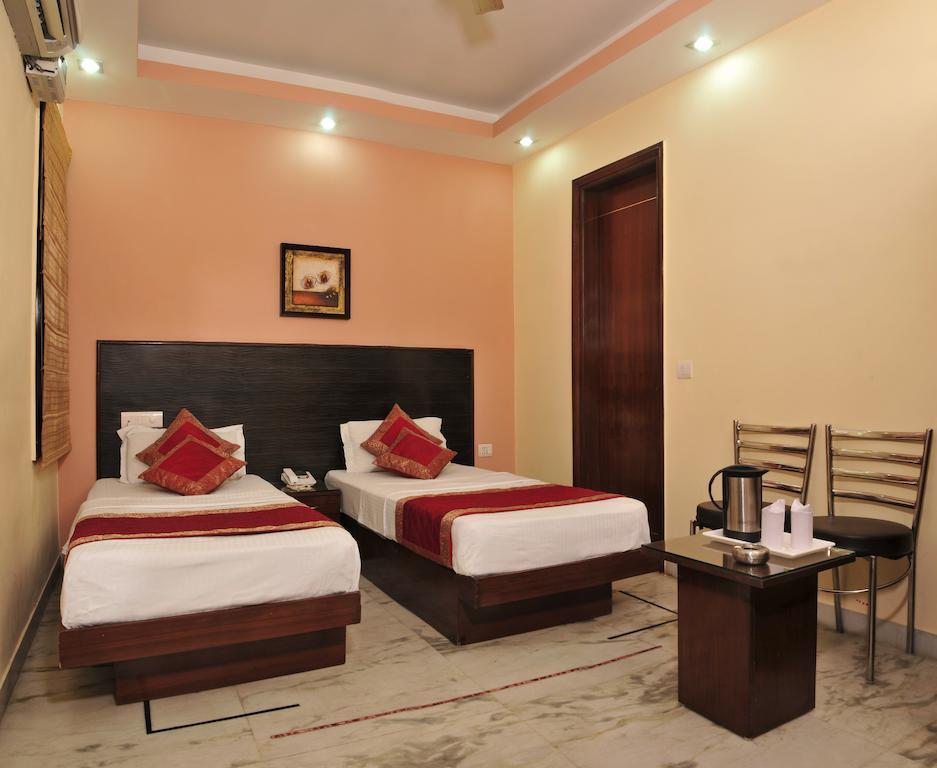 S & B East - Patel Nagar 3* New Delhi