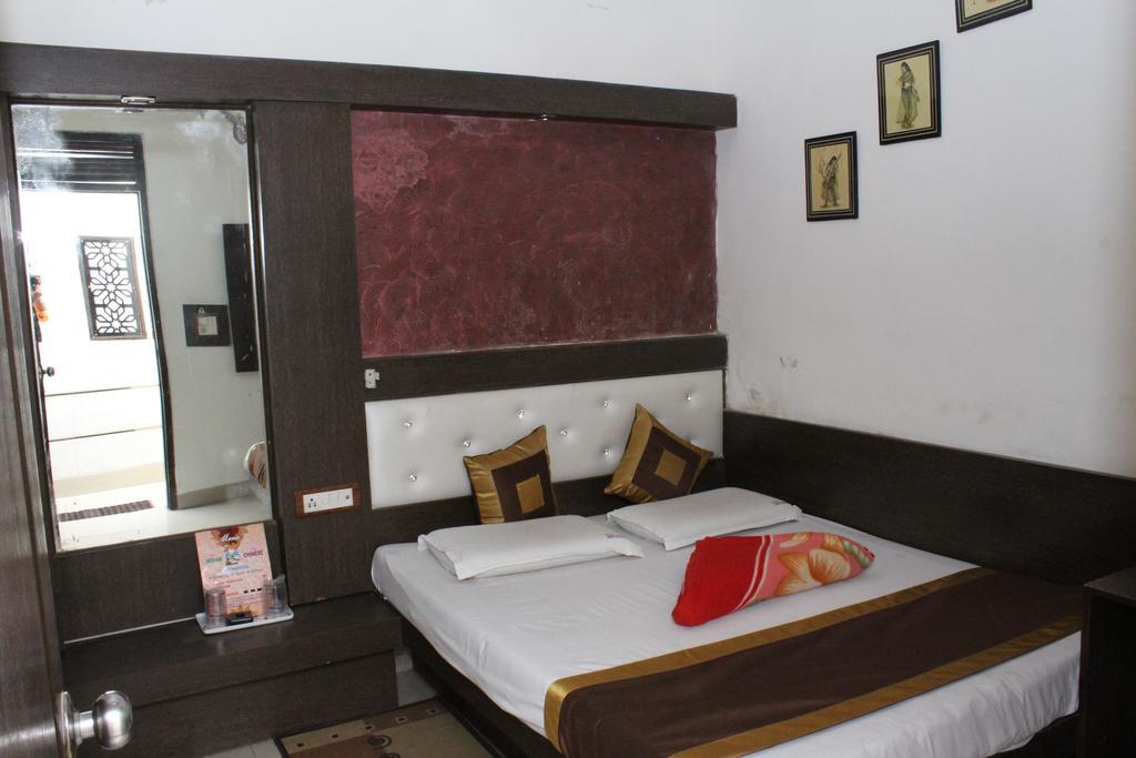 Shiv Palace Bed & Breakfast