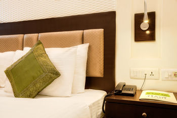 Treebo Kings Plaza Hotel 2*