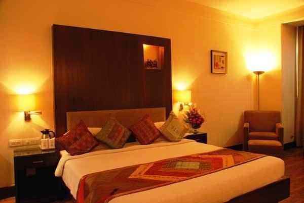 Dolphinn Hotel 2*