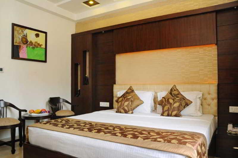 Pearl Plaza Hotel 3*