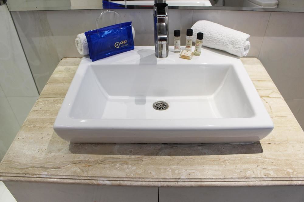 Fabhotel Cotts Vasant Kunj 3*