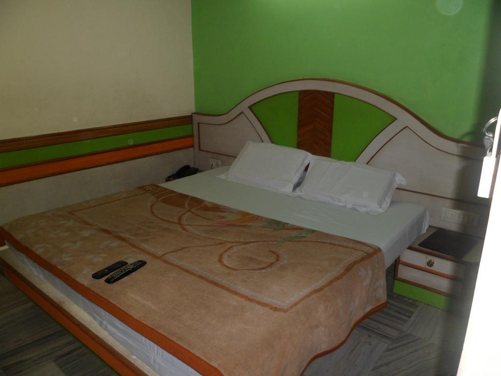 Hare Krishna Main Bazar 3*