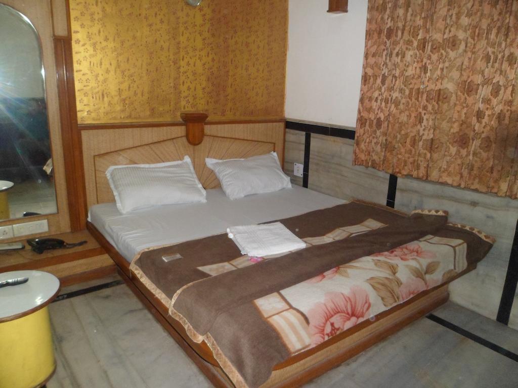 Hotel Hare Krishna Main Bazar