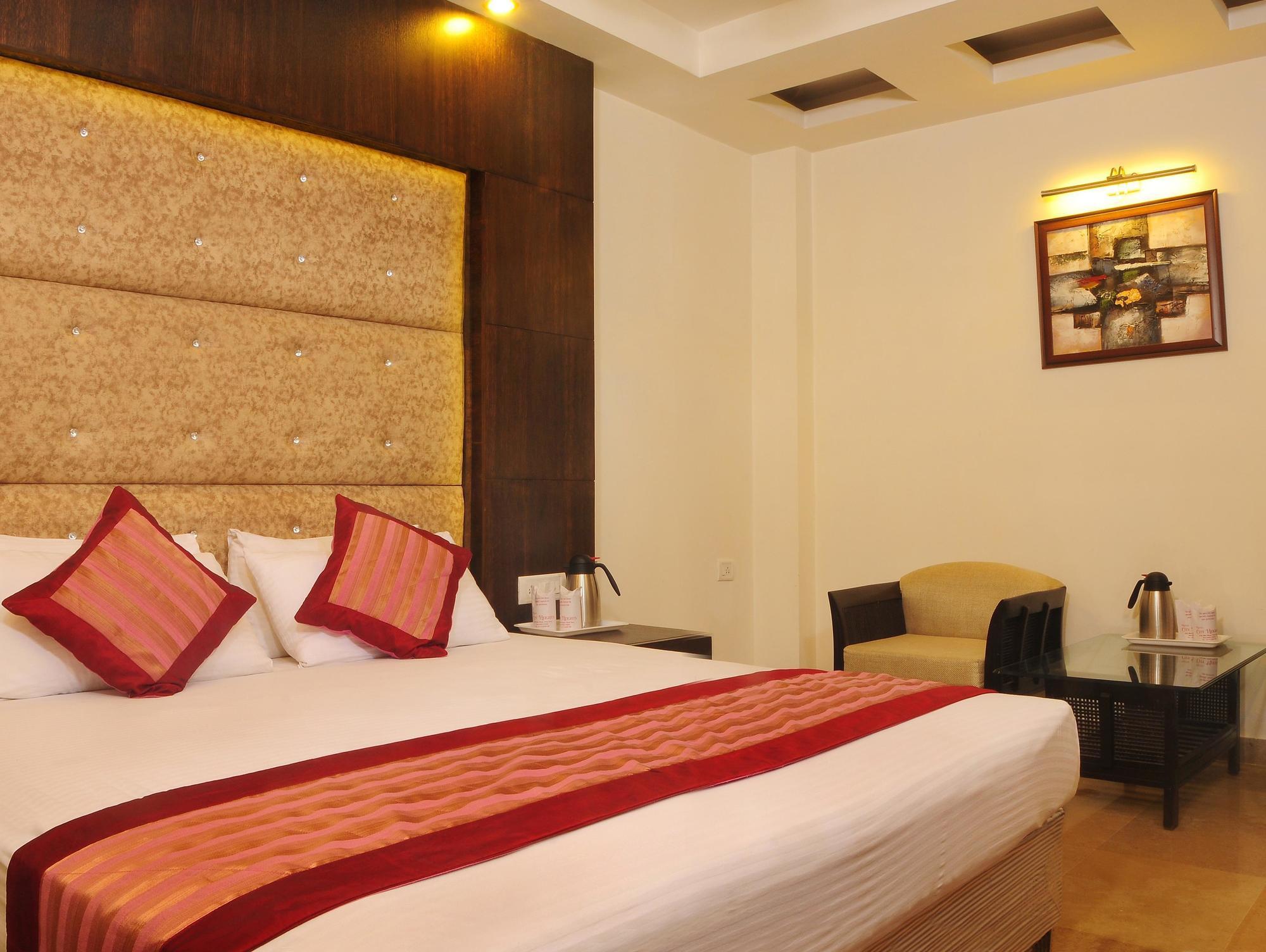 City Heights Hotel 3*