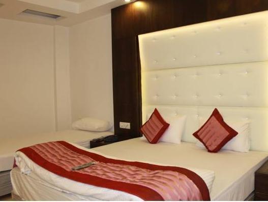 Hotel City Heights 3*