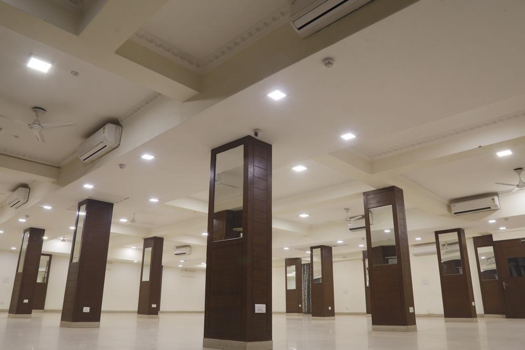 Flagship 9046 Hotel Metro Star Guest house