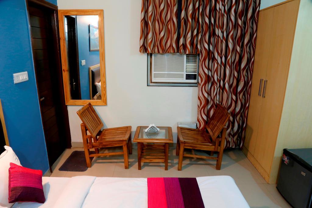 Flagship 9046 Hotel Metro Star Guest house