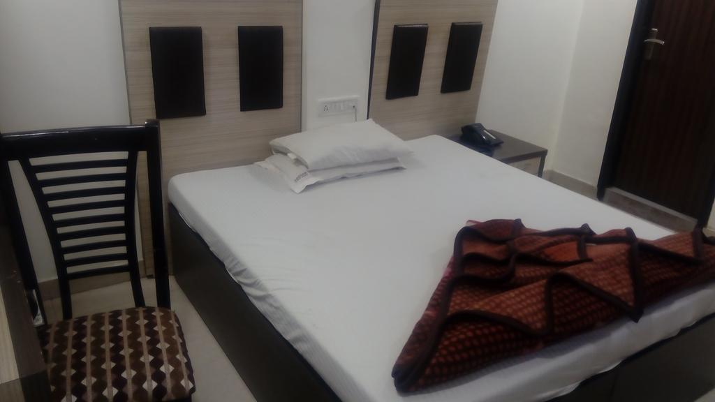 Poonam International 2*