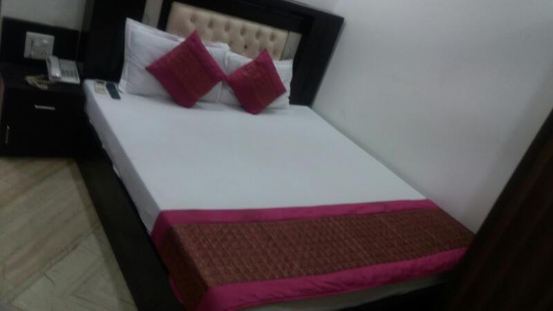 Hotel Poonam International 2*