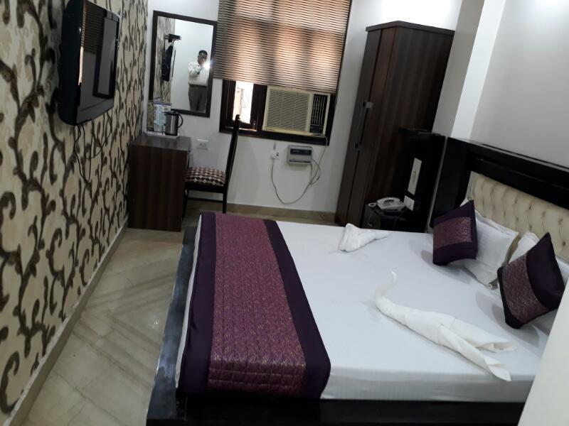 Poonam International 2*