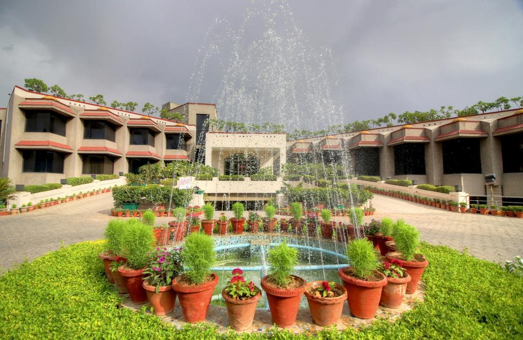 The Claremont & Convention Centre Hotel