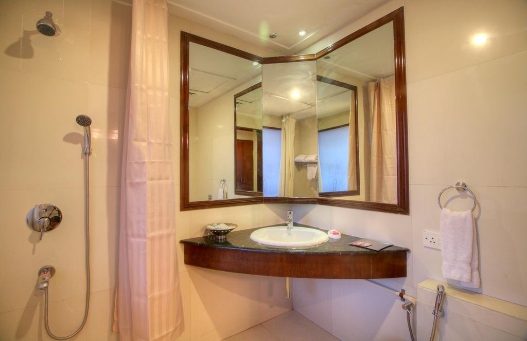 Hotel The Claremont & Convention Centre 3*