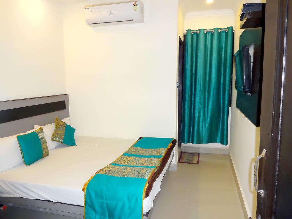 Hotel Hare Krishna Main Bazar New Delhi