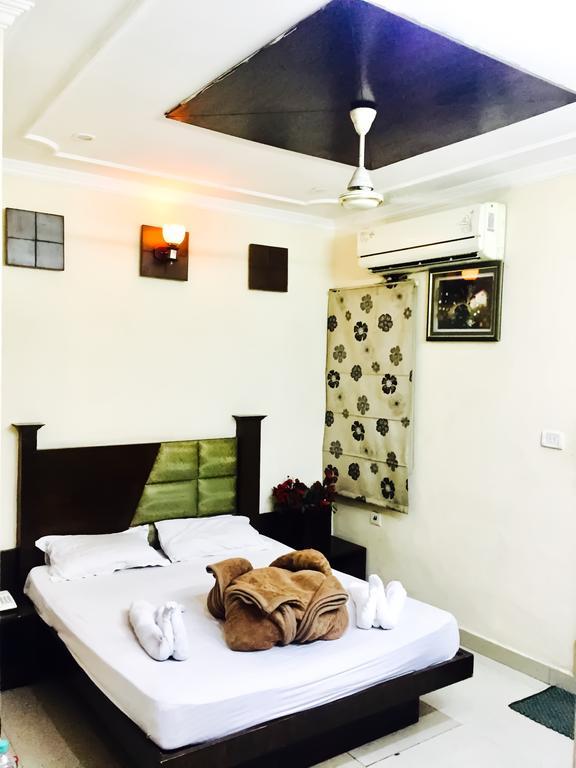 Hotel Milan Deluxe New Delhi