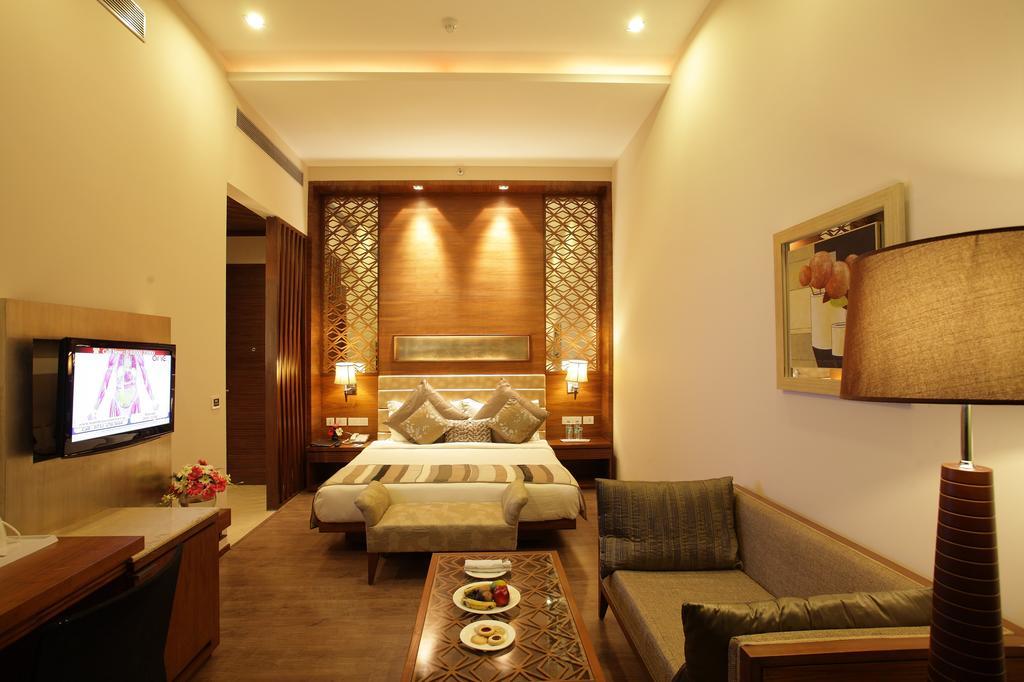 Oodles Hotel