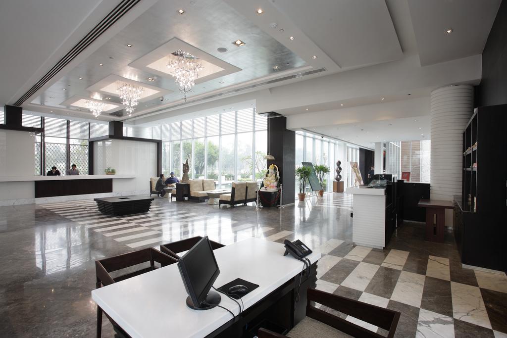 Hotel Oodles 4*