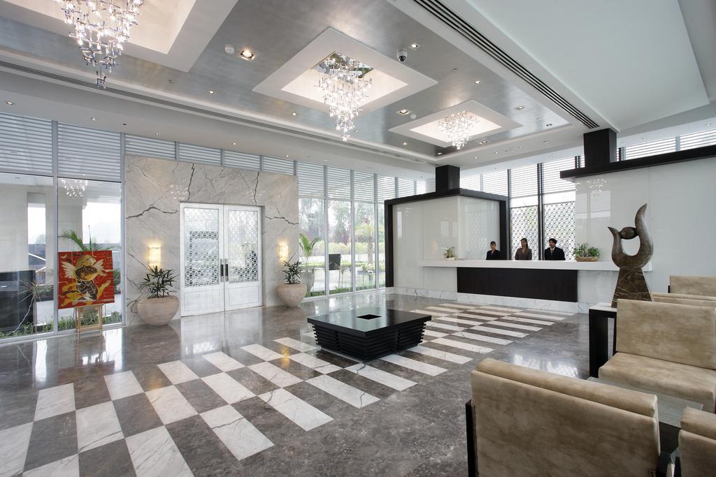 Oodles Hotel 4*