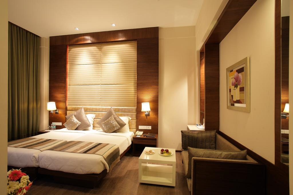 Oodles Hotel 4*