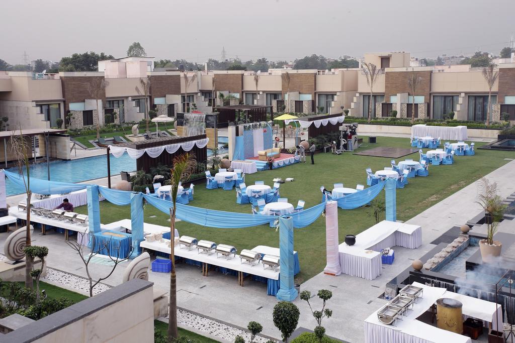Hotel Oodles 4*