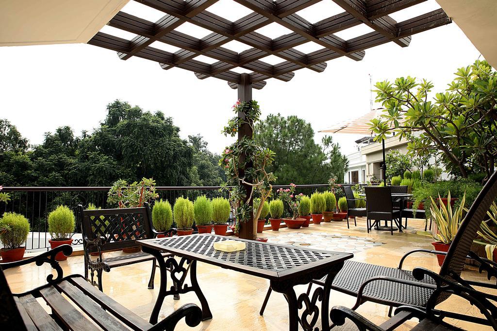 Ahuja Residency Golf Links Hotel