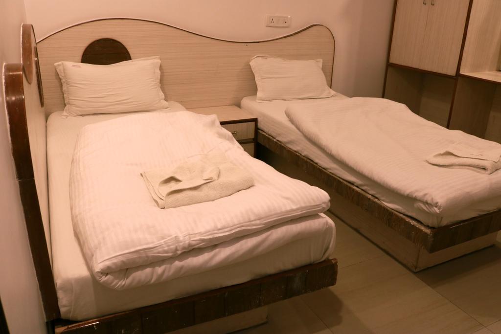 Hindustan- By Backpackers Heaven * New Delhi